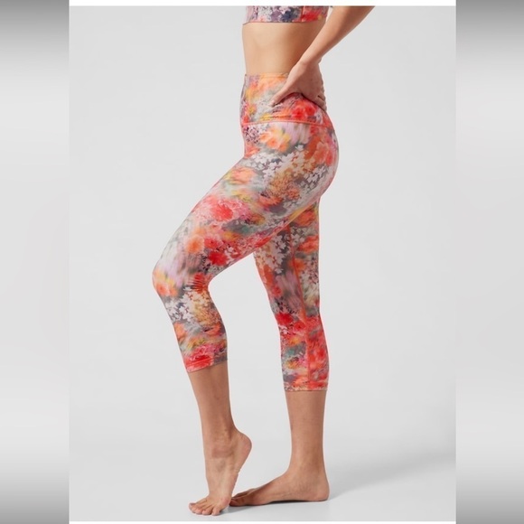 ✨NWT! Athleta, Elation Capri in Renewed Bloom Spring Pink. - Picture 3 of 6